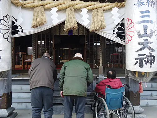 ▲近所の神社で初詣。季節の行事を大切にしています