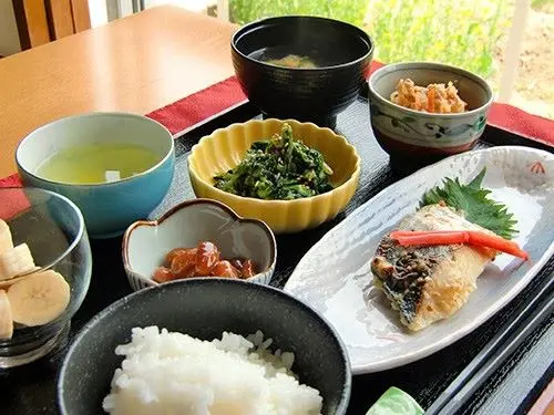 ▲季節を感じられる昼食! 綺麗に盛り付け、ご利用者さまの笑顔を引き出しています