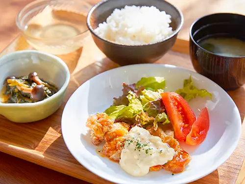 ▲彩りが豊かで食欲を刺激する料理。栄養も満点です