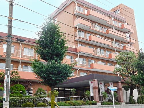 ▲緑に囲まれた広大な敷地を持つ、大規模な施設です
