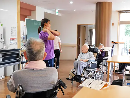 ▲入居者さまの中には100歳を超える方も。幅広い層の方への介護の経験が積めます