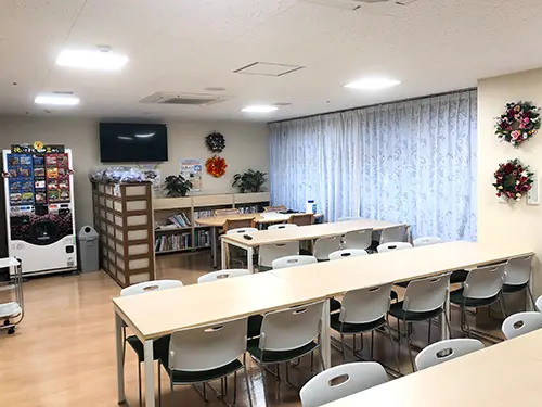 ▲220円で昼食が提供される食堂があります