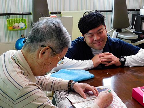 ▲機能訓練は利用者さまのペースを大切にしています