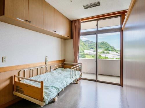 ▲看護師の平均年齢は40代半ば。40代から60代くらいの年齢層が活躍中です