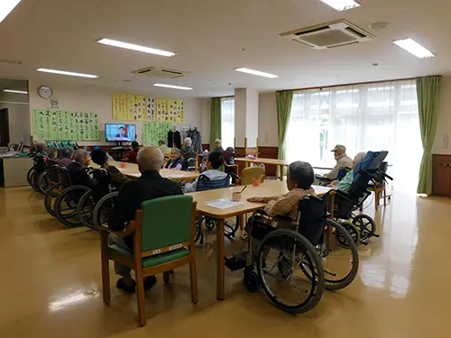 ▲入居者様一人ひとりの個性、生活環境に適したケアが習得できます