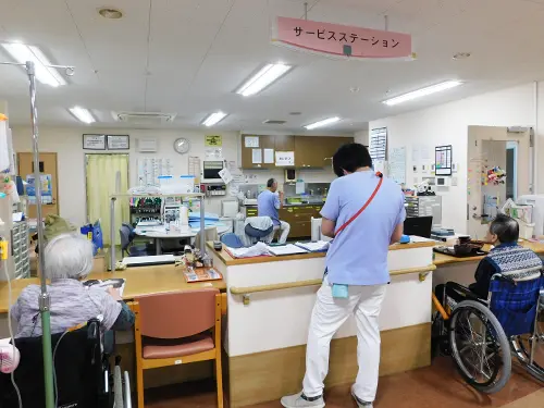 ▲日勤帯は、看護師2~3人体制で業務にあたっています