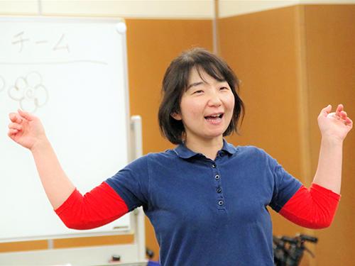 ▲スタッフと実習生が楽しく協力しながら、利用者さまの健やかな毎日をサポート！