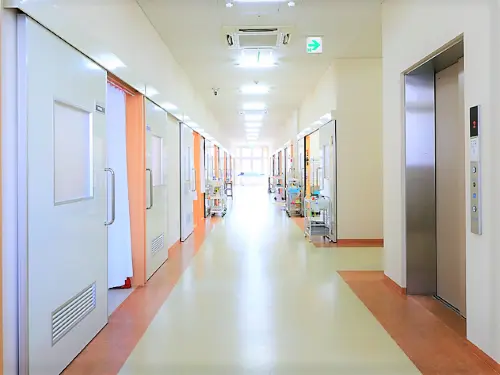 ▲住宅型有料老人ホームでの訪問看護。入居者さま一人ひとりに寄り添うケアができます