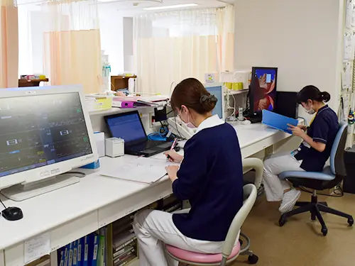 ▲清潔感あふれる綺麗なナースステーション。業務にも集中できます。