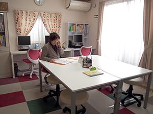 ▲事務所には事務スタッフがおり、事務処理全般を受け持ってくれています