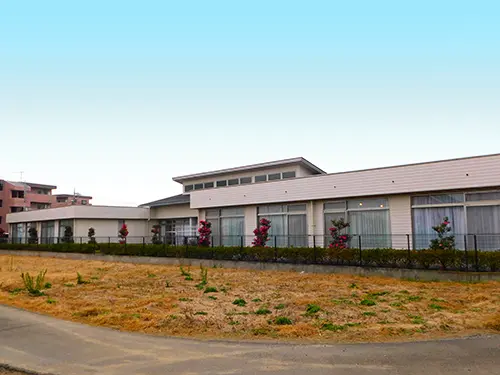 ▲眺望の良い施設。庭園から「義貞駒つなぎの松」史跡を見られます！