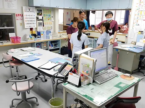 ▲年齢や役職を問わず、職員同士が積極的にコミュニケーションを取っています