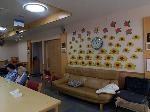 ▲ご入居者の健康管理が看護業務の中心。目配り・気配り・心配りを大切にしています