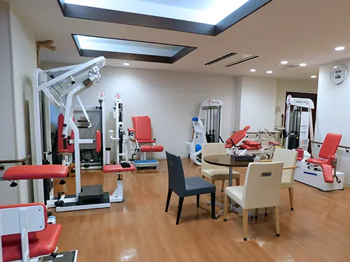 ▲設備の充実したリハビリテーションルームで、自立支援介護を実践しています！