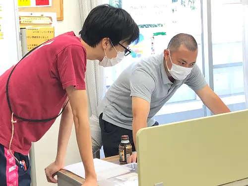 ▲先輩スタッフによる丁寧な教育と内部研修で、施設看護未経験の方でも安心です!