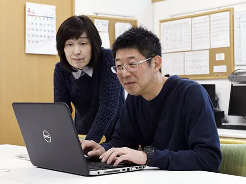 ▲困っているスタッフに自然と手を差し伸べられる、あたたかい職場です