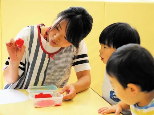 ▲1階に託児所、2階に学童クラブを完備。お子様の近くで安心して働けます