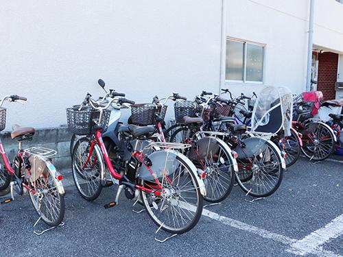 ▲移動は主に電動自転車を利用しています