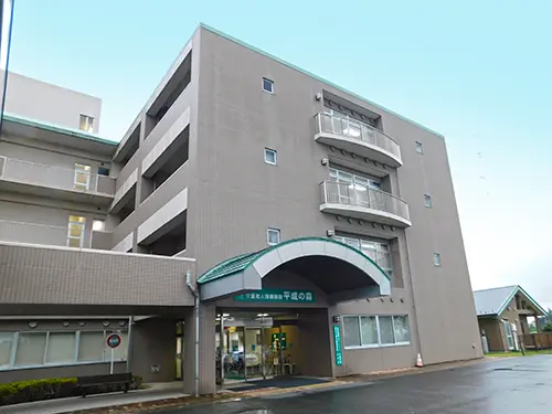 ▲広々とした敷地面積を誇る施設。豊かな自然に囲まれて気分もリフレッシュできそうです