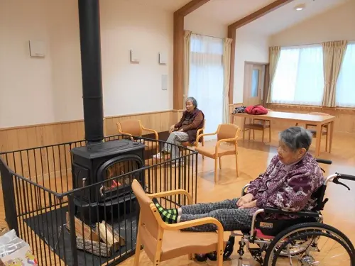 ▲介護職員の平均年齢は50歳前後。18歳から70代まで幅広い年齢層が活躍中です