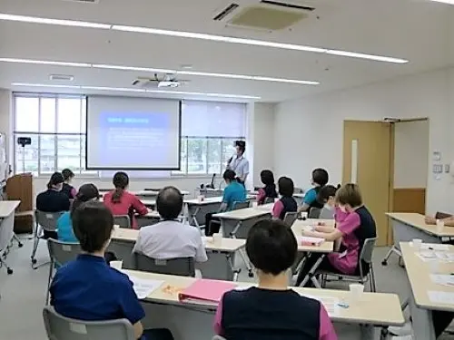▲新人教育・各種研修制度あり！精神科看護のスキルを磨ける環境です