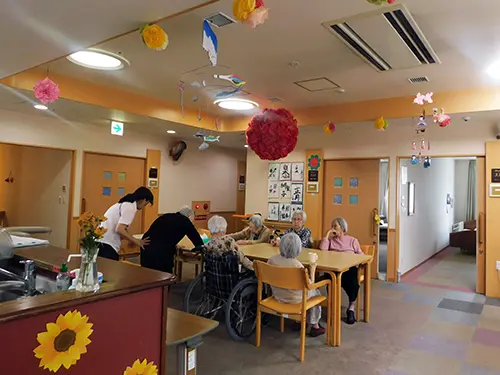 ▲ご入居者がゆったり過ごせるように、職員が余裕を持って働ける環境作りを推進中
