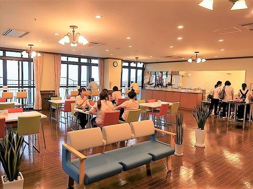 ▲隣接する『介護老人保健施設シンフォニー稲佐の森』にある社員食堂の利用が可能です