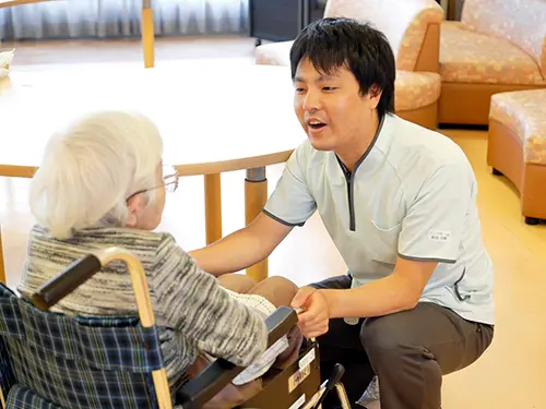 ▲介護スタッフとしっかり連携しながら、入居者さまのケアに携われます