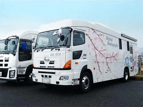 ▲検診車で京都府を中心に東は長野県、西は島根県、徳島県まで幅広く事業を展開しています