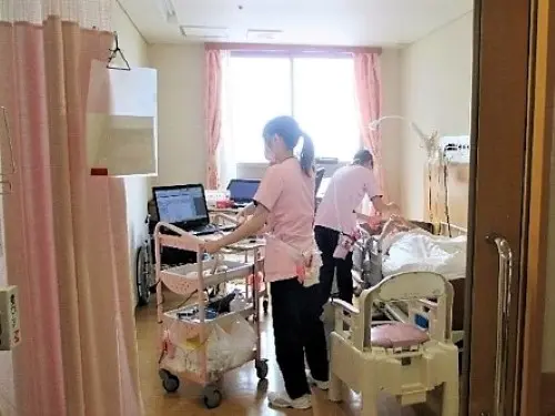 ▲プライマリーナーシングとPNSを併用! 責任感と協調性を持って働ける職場です