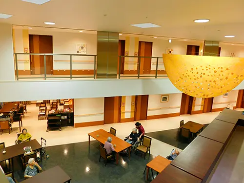 ▲明るく開放的で、清潔感あふれる環境。働くスタッフにとっても居心地の良い施設です