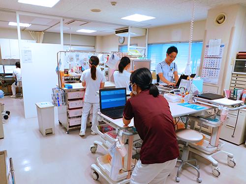 ▲アットホームな雰囲気のさいわい鶴見病院。スタッフの連携がばっちりです