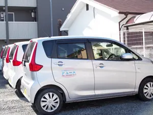 ▲より安心して働けるように、スタッフ1名につき訪問に使う車1台をご用意