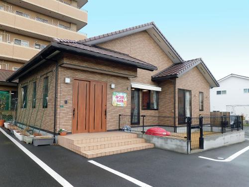 ▲施設前に子育て中のママさんにうれしい保育園を完備。職員のほか地域の方々も利用可能!