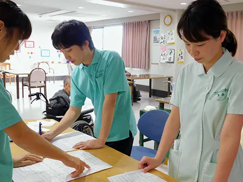 ▲さまざまな職種のスタッフが協力して利用者さまのケアプランを作成しています