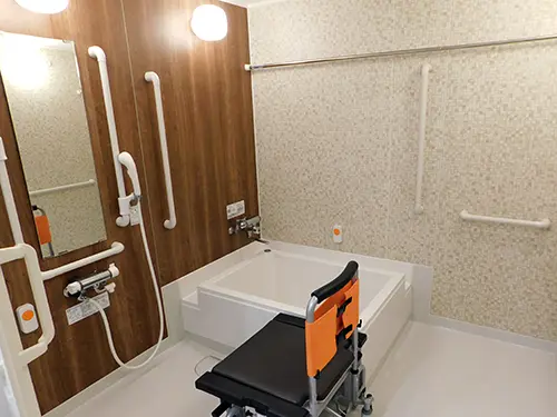 ▲共用設備の浴室。手すりや浴槽などこだわりの設計です