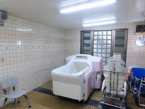 ▲ご利用者様の症状や健康状態をしっかり把握。個々に合わせた入浴を提供しています