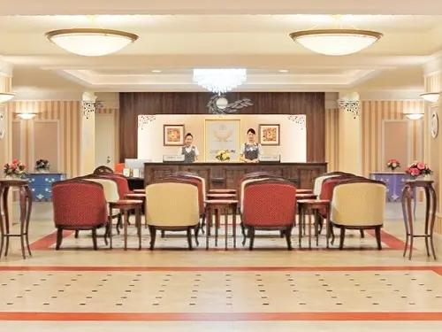 ▲介護職員の平均年齢は30代後半。男性の介護職員は3～4割在籍しています