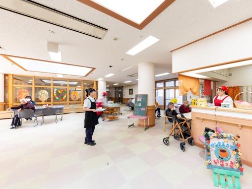 ▲グループ会社が企業型保育園を運営。0歳～3歳児未満のお子さまを無料で預けられます