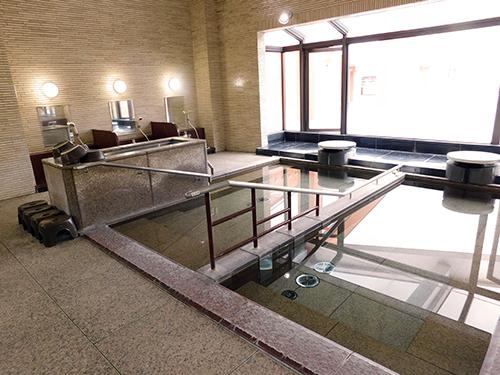 ▲新館4階にある「展望風呂」。天気の良い日には富士山が望めます