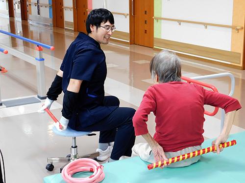 ▲入居者さまの在宅復帰に向けて機能訓練を行います