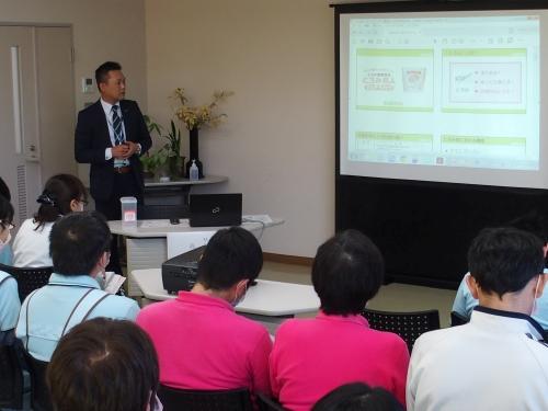 新人さんには法人理念や権利擁護に関する研修を実施。基礎的なこともしっかり学べます