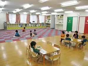 ▲子育て中の看護師さんには心強い事業所内保育室を完備
