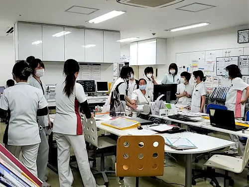 ▲夜勤は、日勤業務をしっかり覚えてから。現場でのフォロー体制があるので安心です