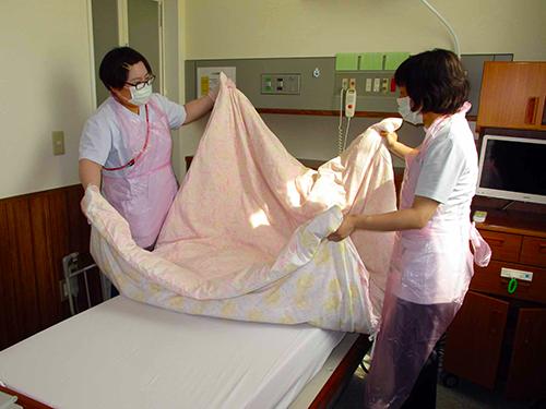 ▲看護助手さんは病棟でも活躍しています！