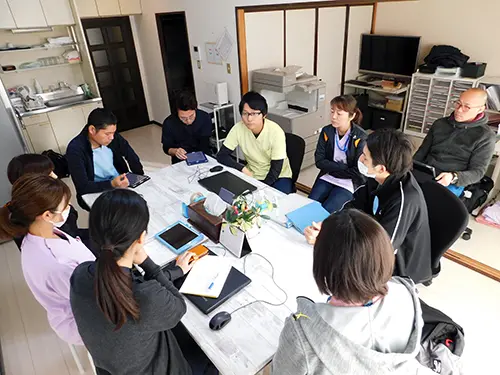 ▲看護師とリハビリスタッフが協力して業務にあたります