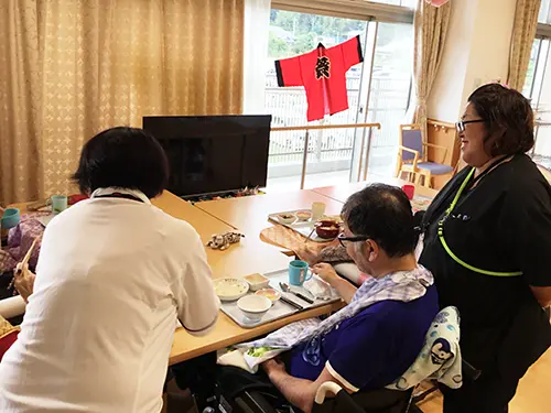 ▲入居者さまとの距離が近く、会話を楽しみながら笑顔で仕事ができます