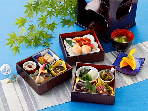 ▲入居者さまが好きな食事を選べるよう、多彩なメニューを用意しています