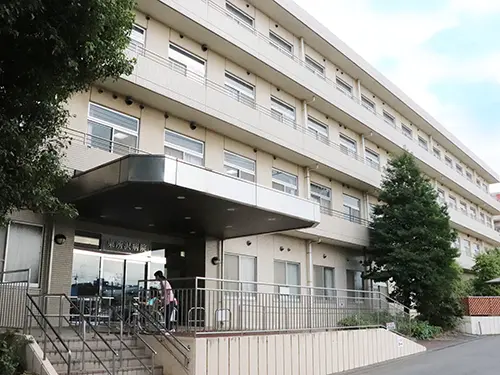 ▲病院のエントランス。地域に根ざしたあたたかな高齢者医療を提供し続けています