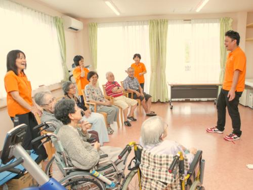 ▲訪問介護員として系列施設への訪問も行うため、訪問介護業務にも精通できます